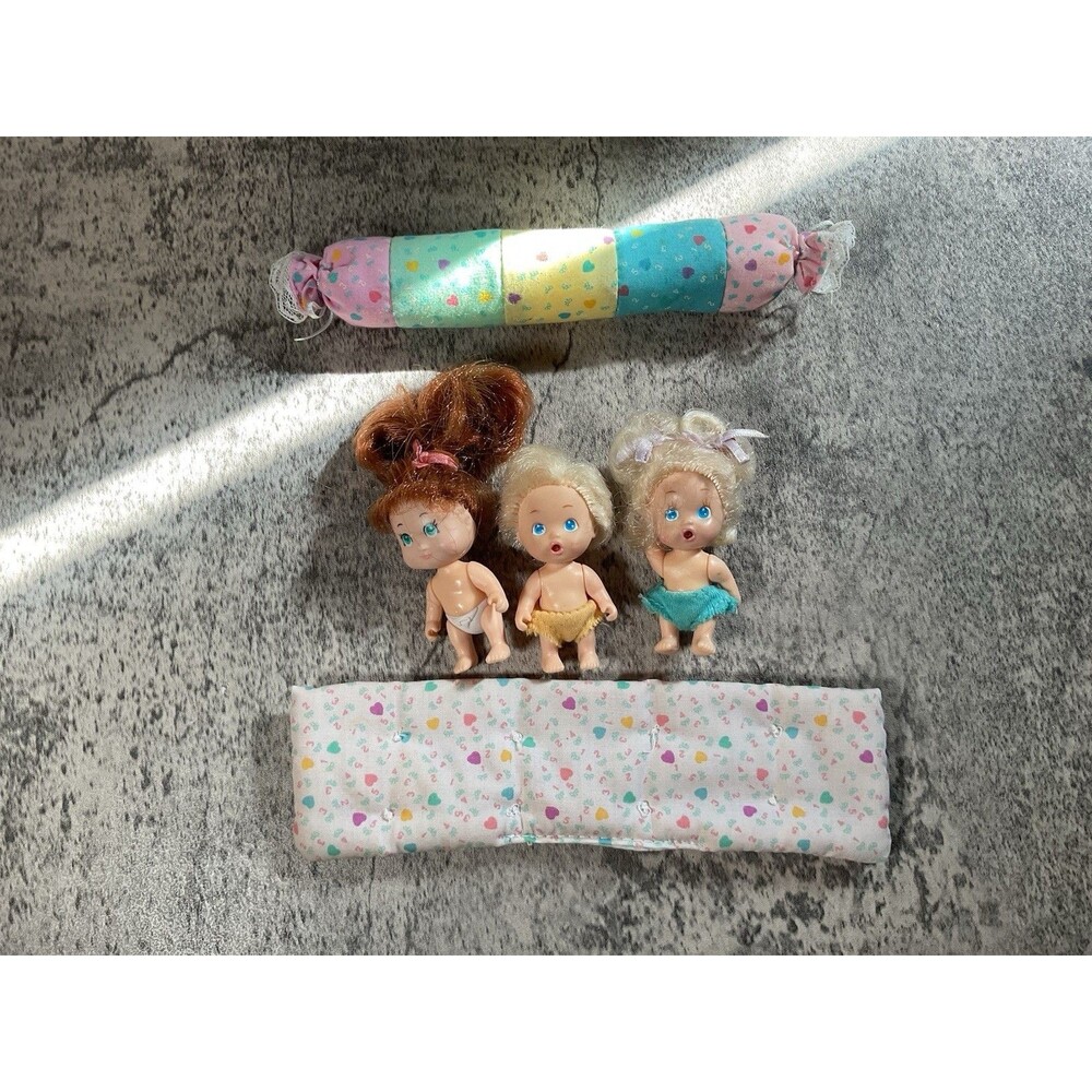 Vintage 1990 TYCO Quints triplets Mini Doll Babies and 2 pillows